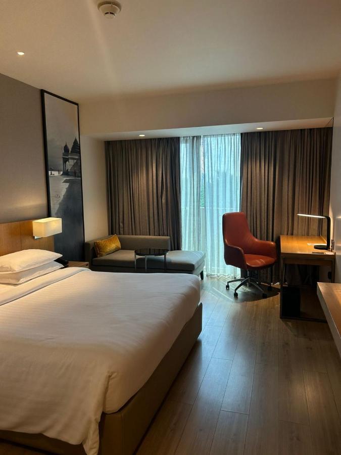 Courtyard By Marriott Nashik Hotell Exteriör bild