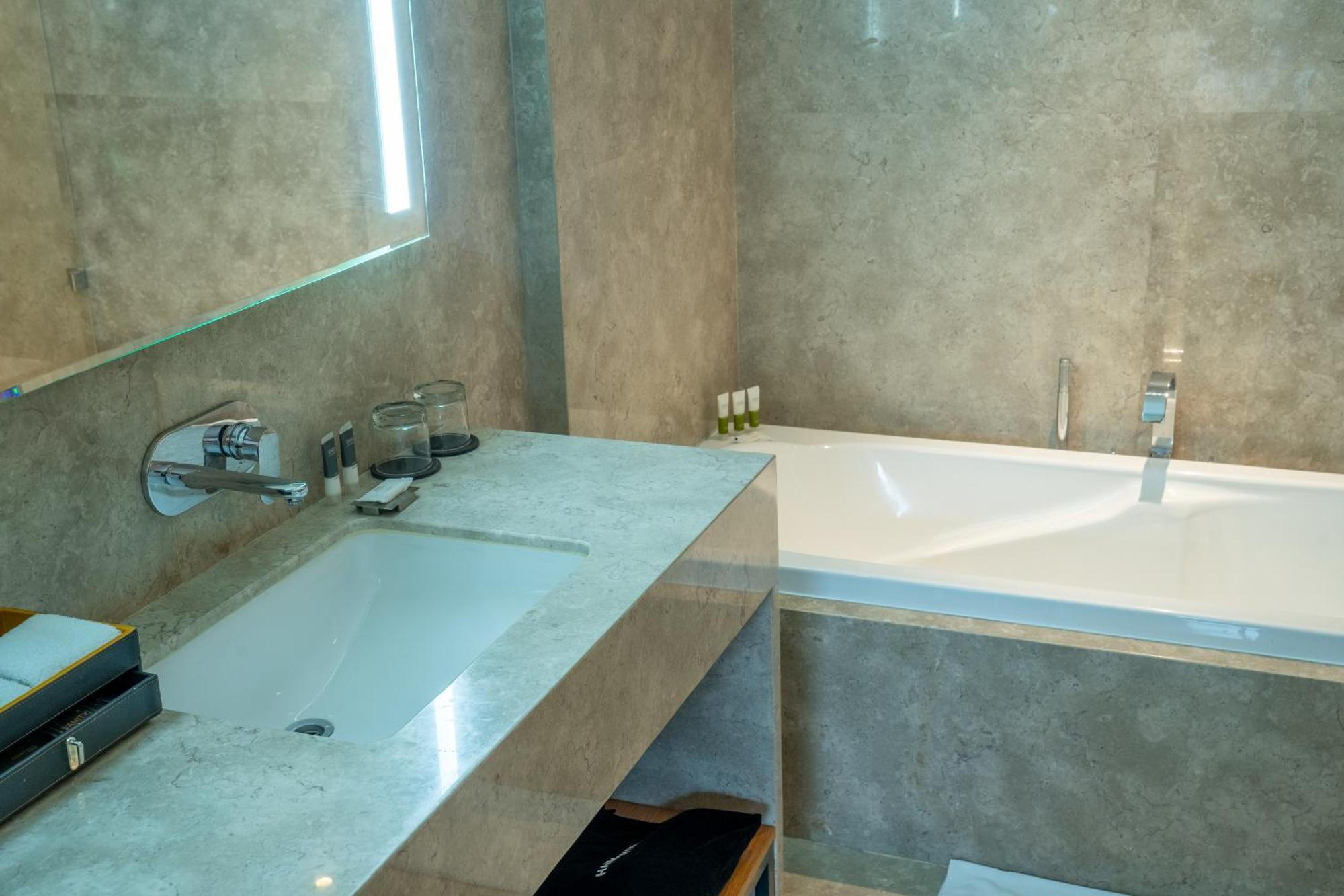 Courtyard By Marriott Nashik Hotell Exteriör bild