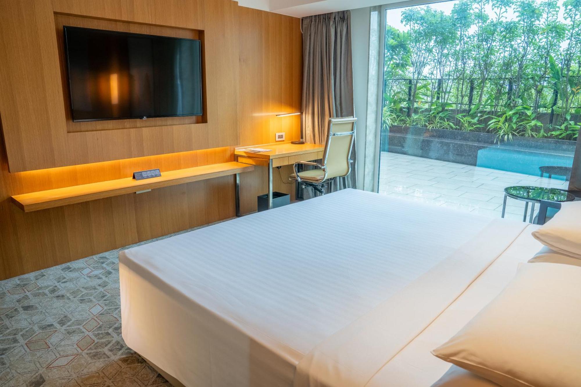 Courtyard By Marriott Nashik Hotell Exteriör bild