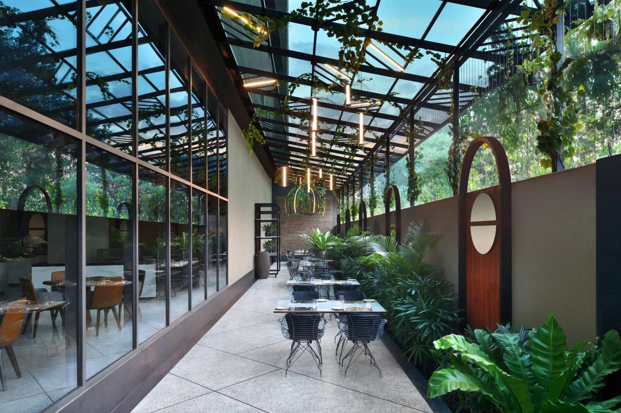 Courtyard By Marriott Nashik Hotell Exteriör bild