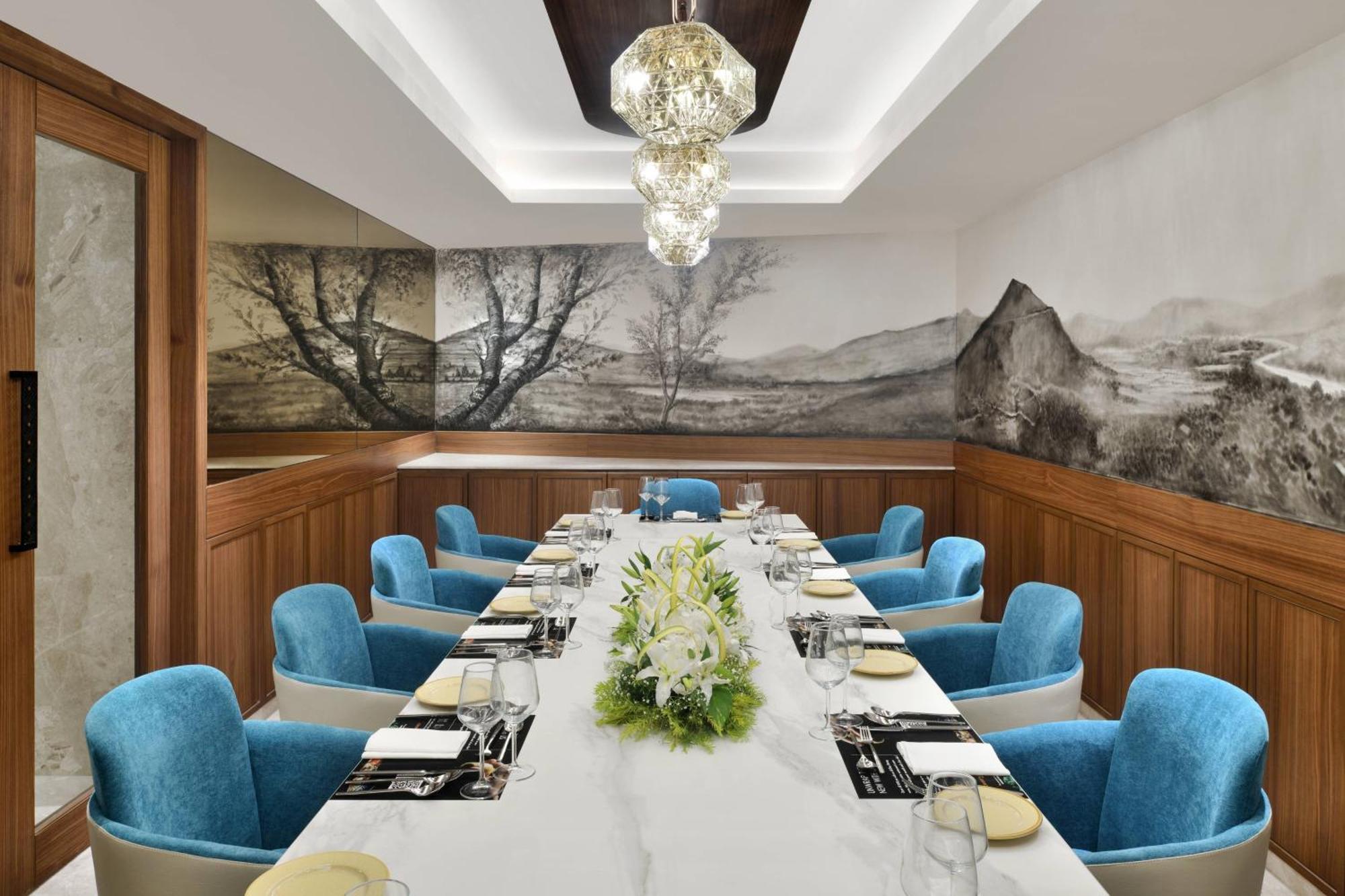 Courtyard By Marriott Nashik Hotell Exteriör bild