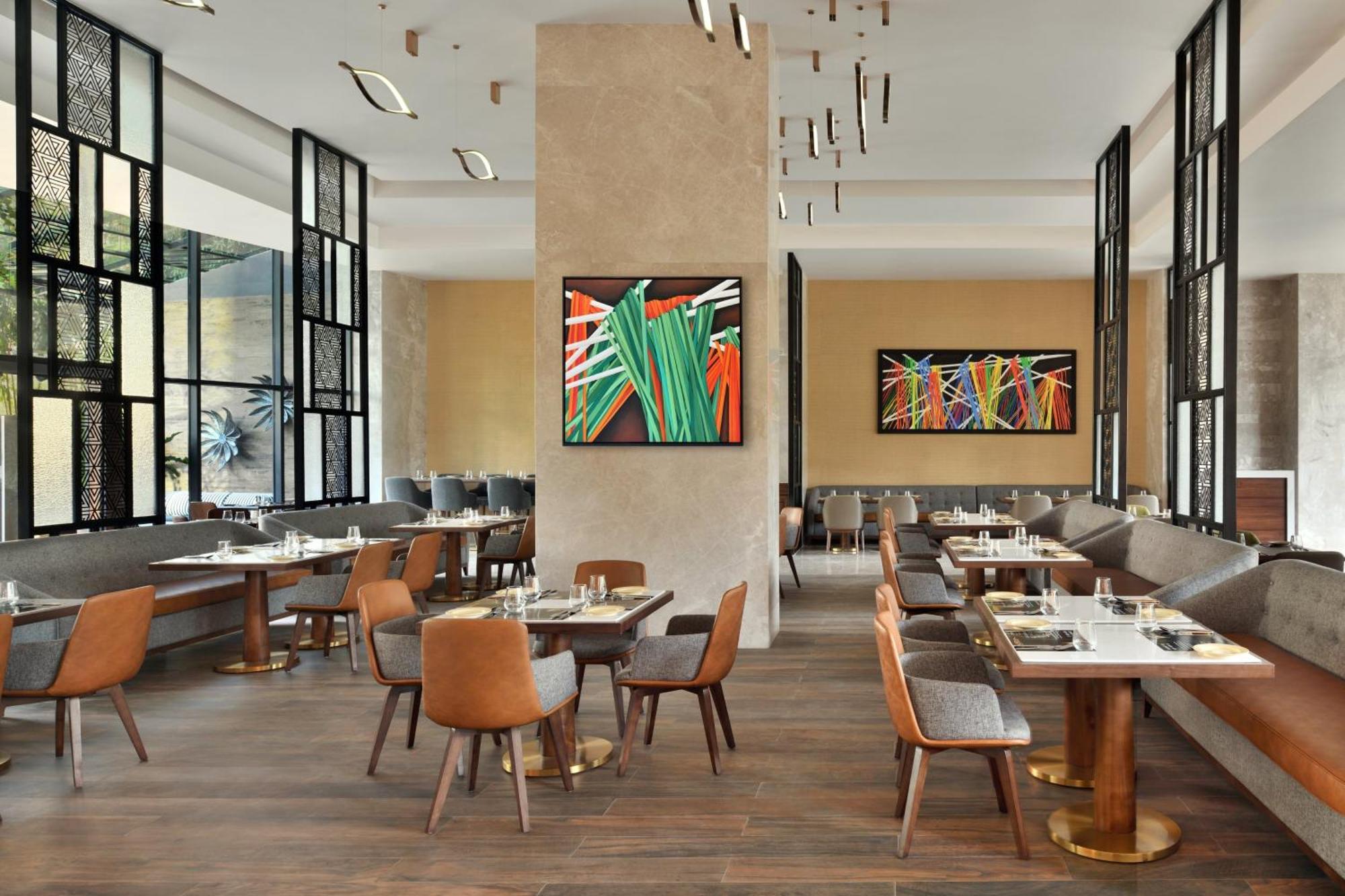 Courtyard By Marriott Nashik Hotell Exteriör bild