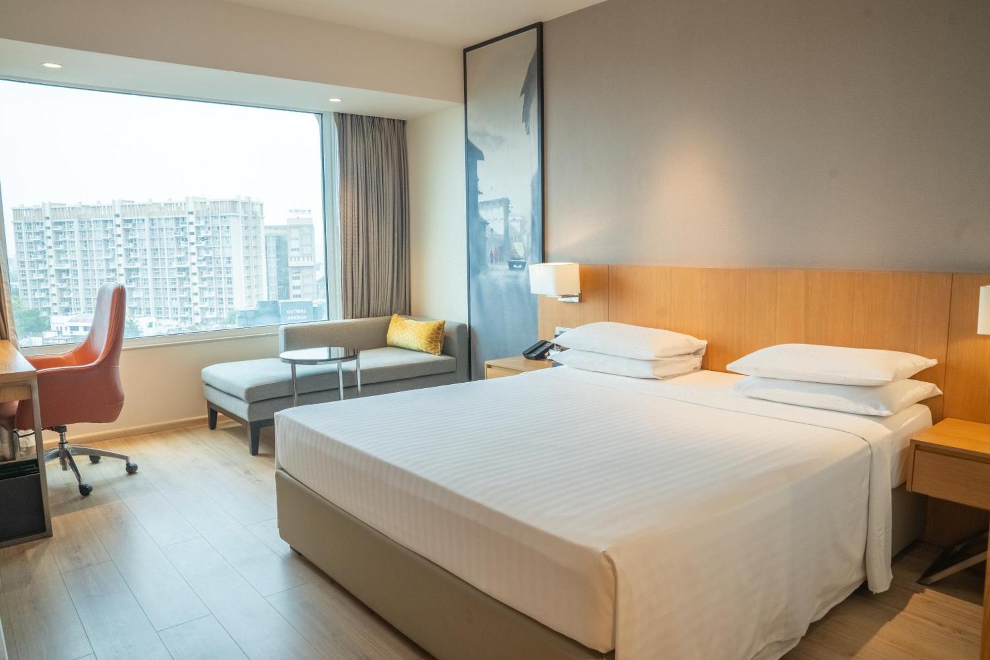 Courtyard By Marriott Nashik Hotell Exteriör bild