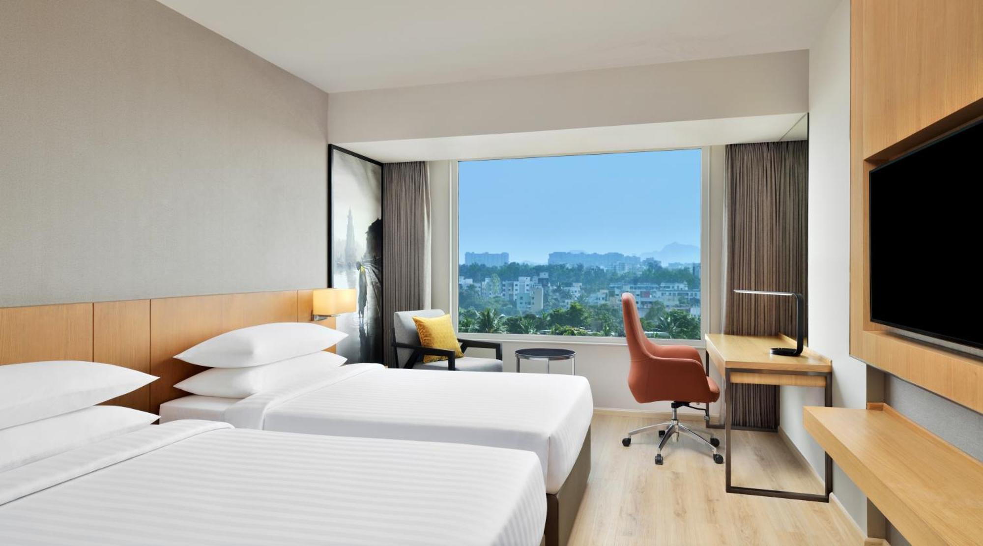 Courtyard By Marriott Nashik Hotell Exteriör bild