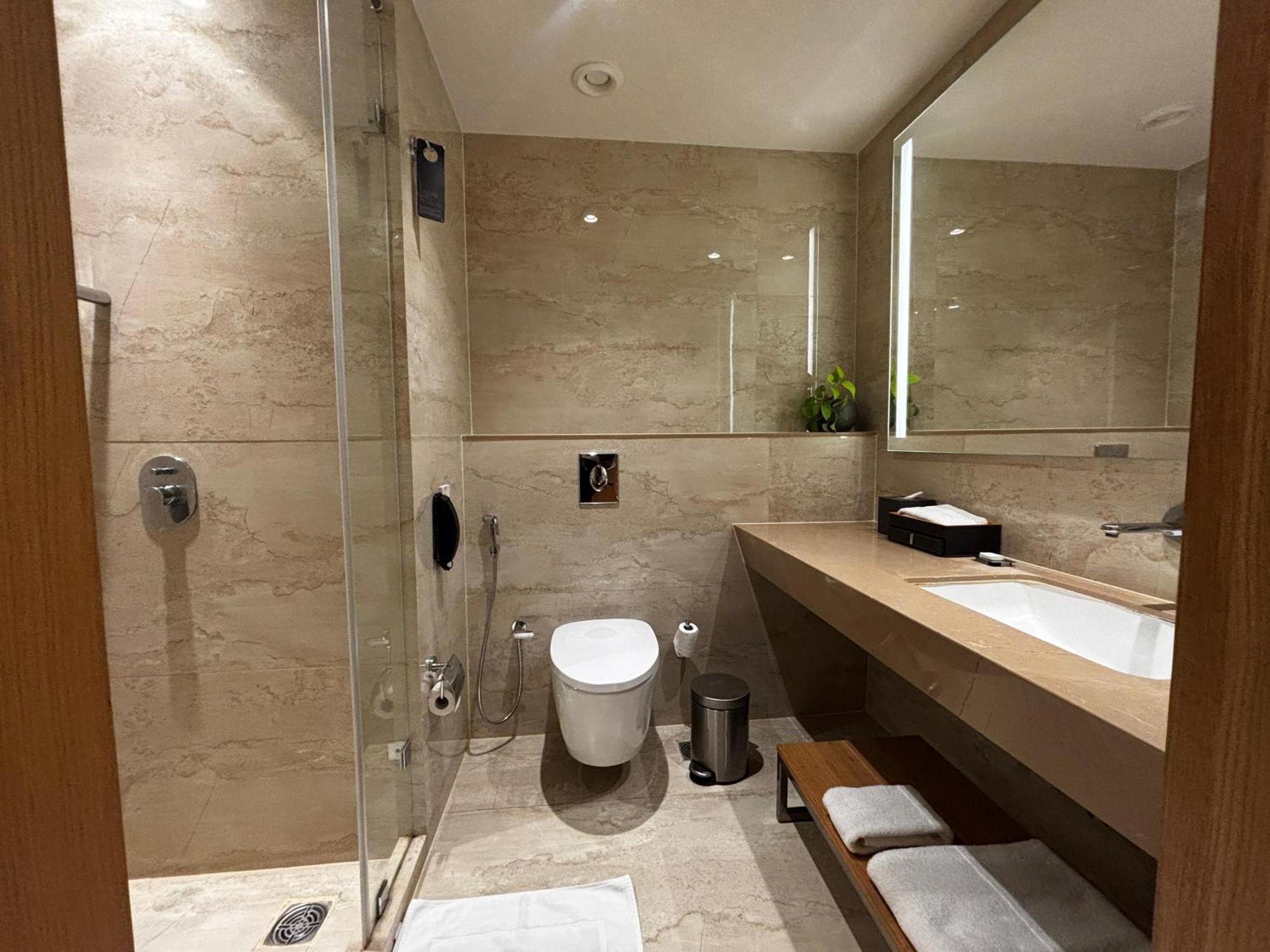 Courtyard By Marriott Nashik Hotell Exteriör bild
