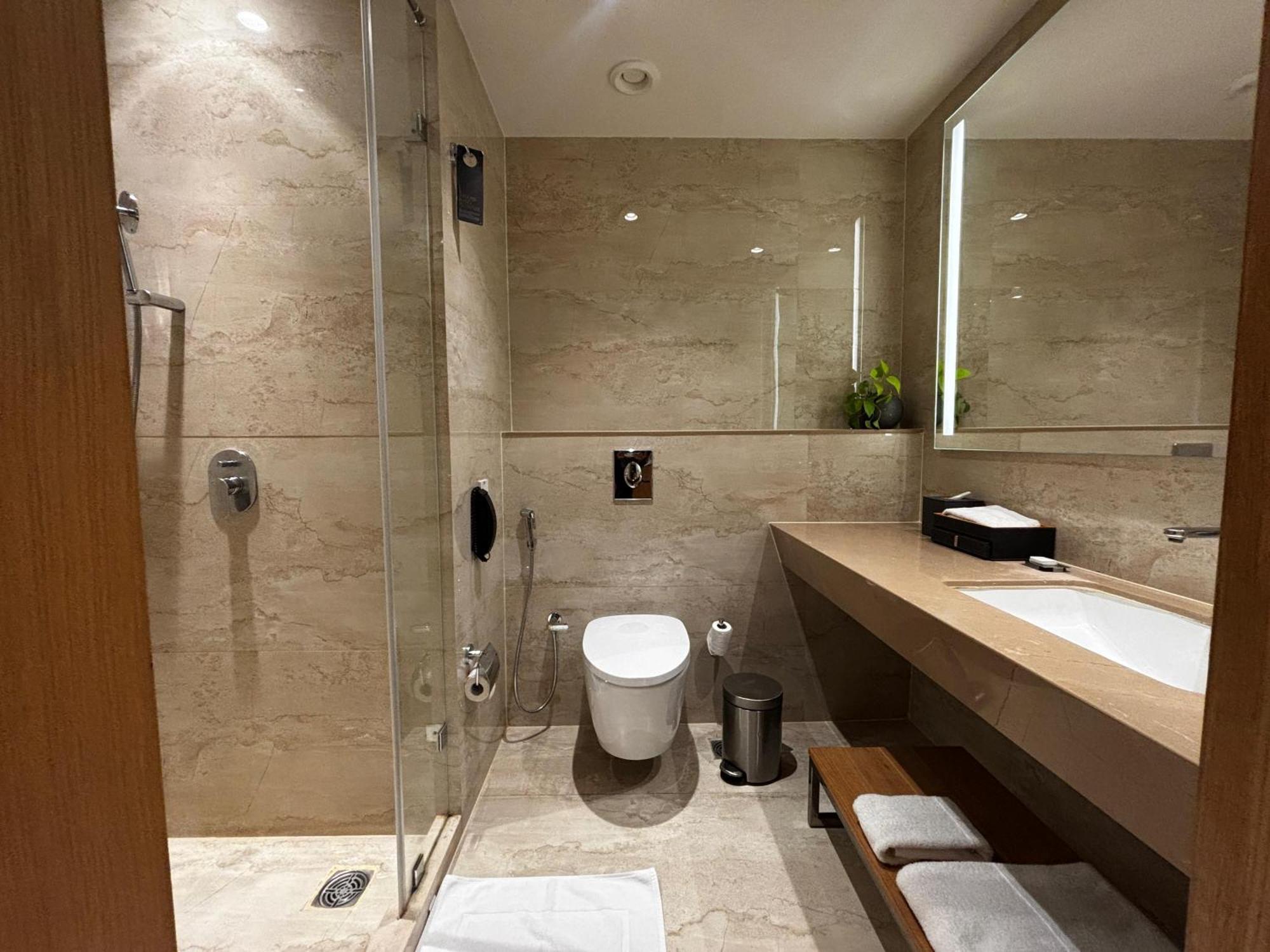 Courtyard By Marriott Nashik Hotell Exteriör bild