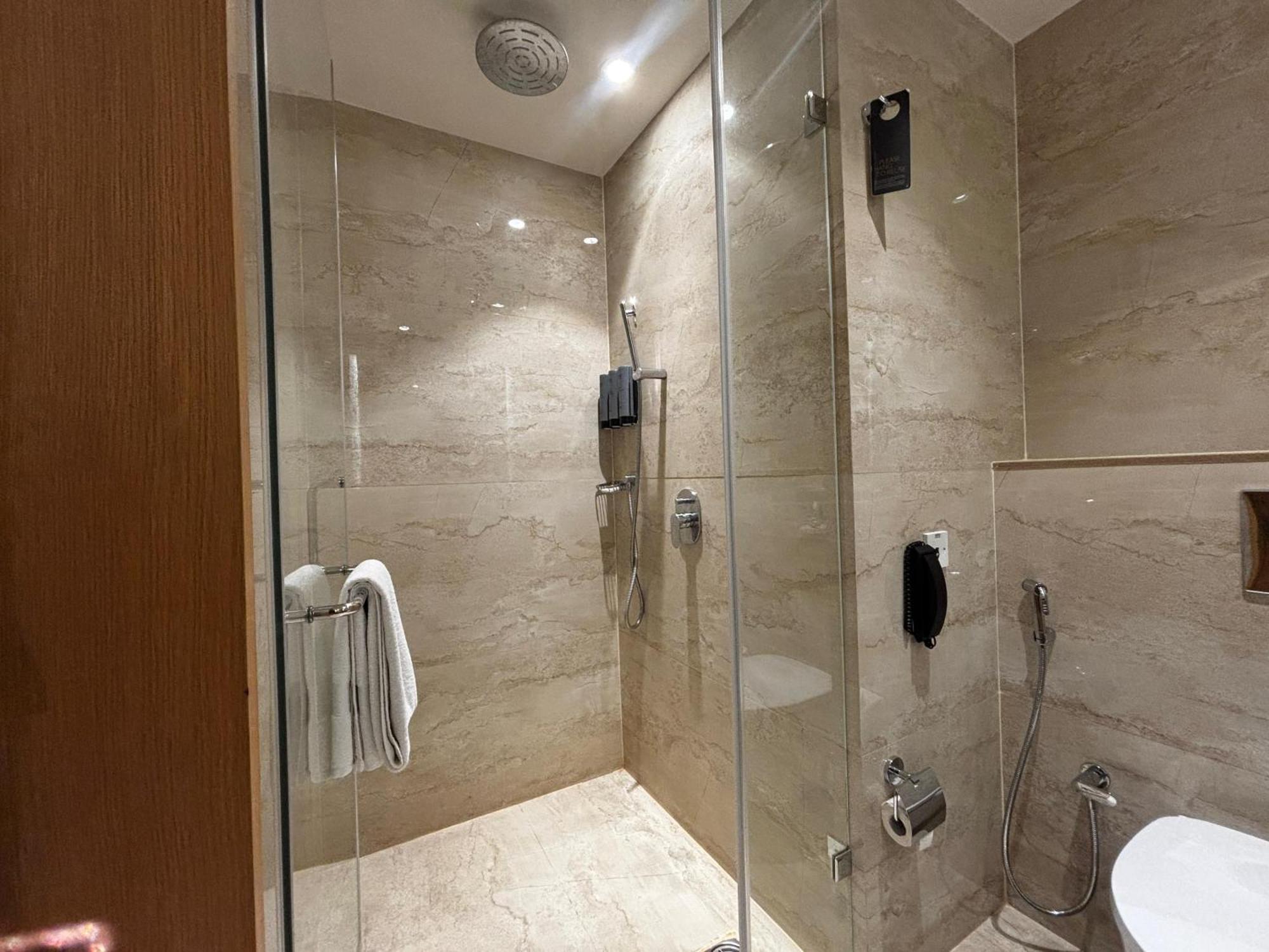 Courtyard By Marriott Nashik Hotell Exteriör bild