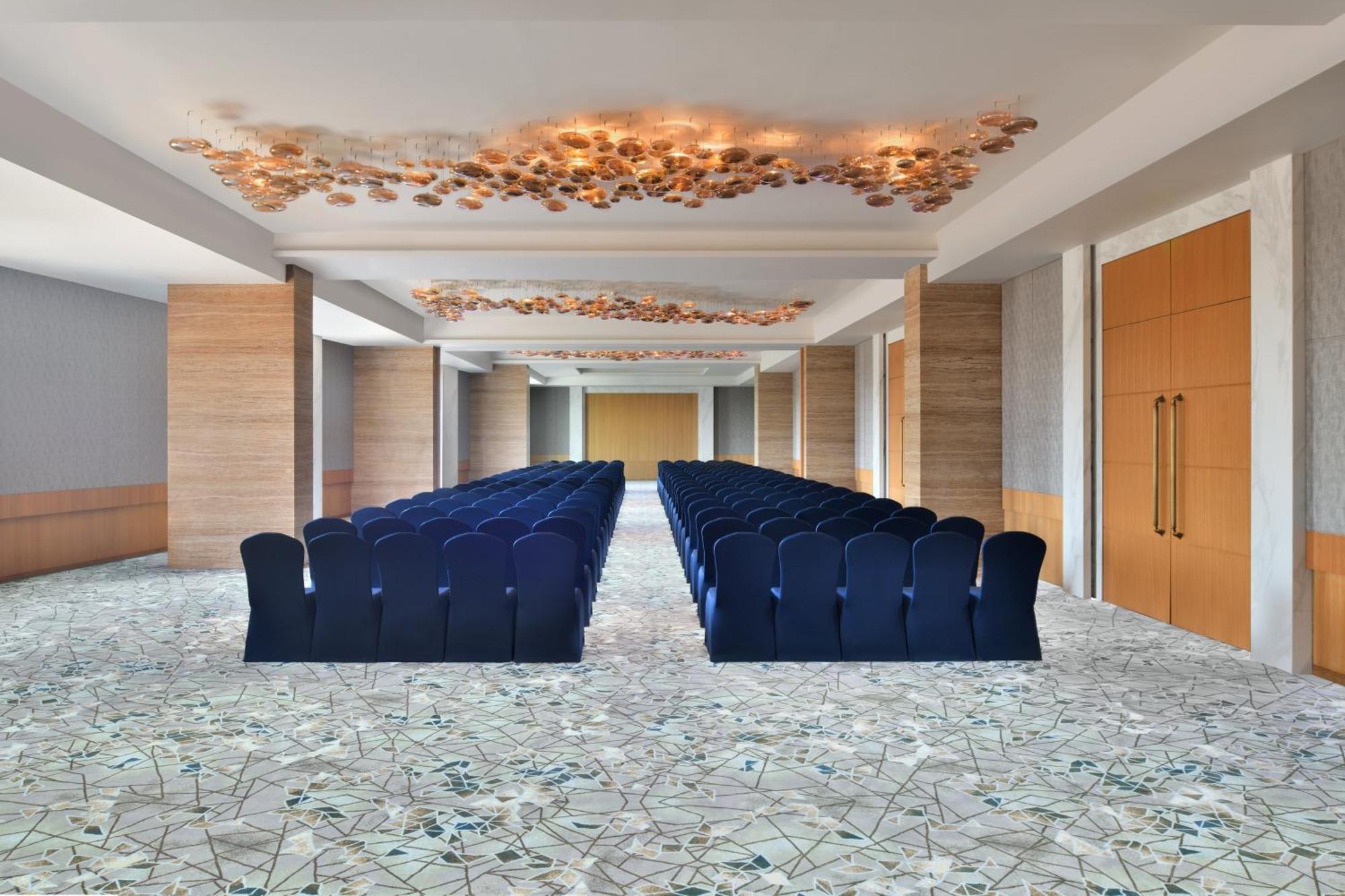 Courtyard By Marriott Nashik Hotell Exteriör bild