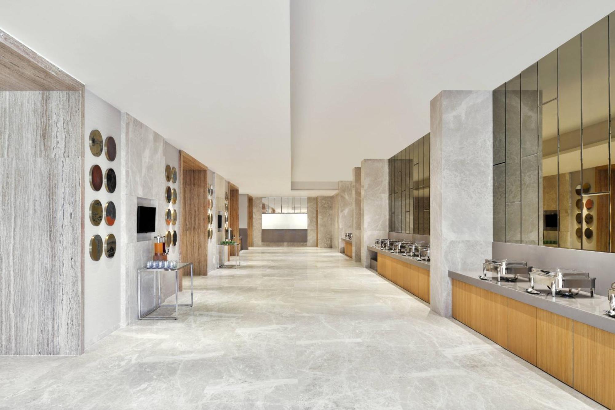 Courtyard By Marriott Nashik Hotell Exteriör bild