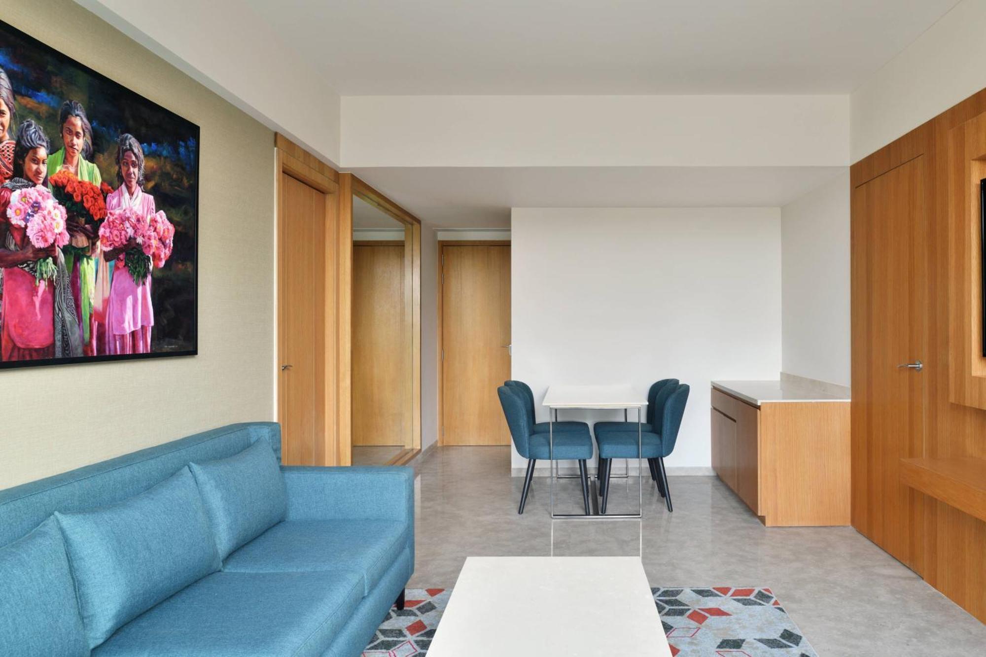 Courtyard By Marriott Nashik Hotell Exteriör bild